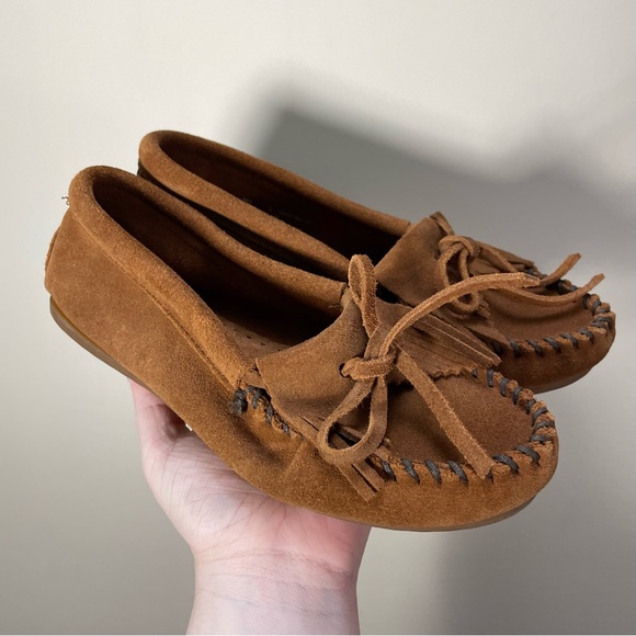 Minnetonka Shoes - Minnetonka Classic Brown Suede Slip On Moccasins Size 5